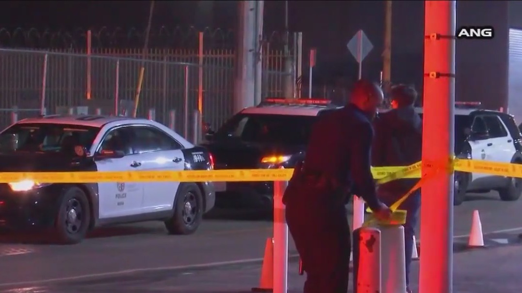 Man shot and killed under Sixth Street Bridge